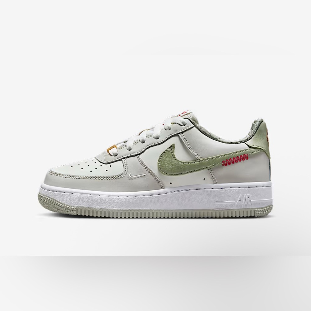Nike Air Force 1 LV8
Big Kids' Shoes White and Green Sneakers